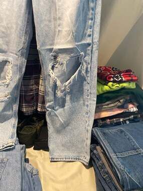 American Eagle Women's Size 14 Light Wash Distressed Ripped Mom Jeans